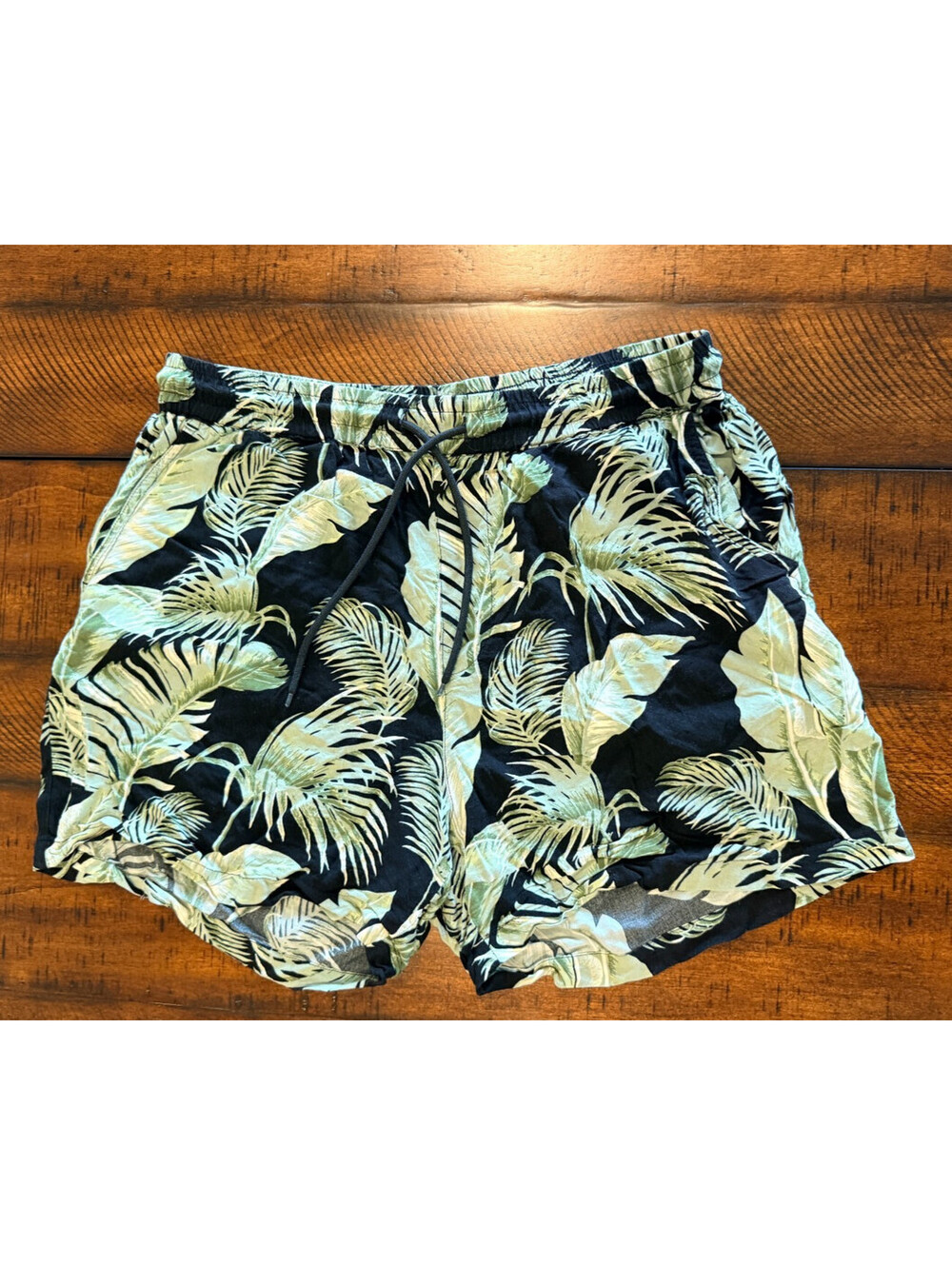 NEW LOOK MEN Tropical Palms Drawstring Shorts - Size Medium